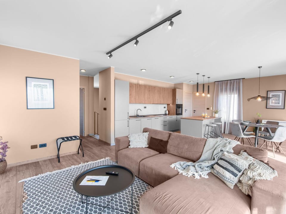 Villa | Private kitchen | Electric kettle, toaster, cookware/dishes/utensils