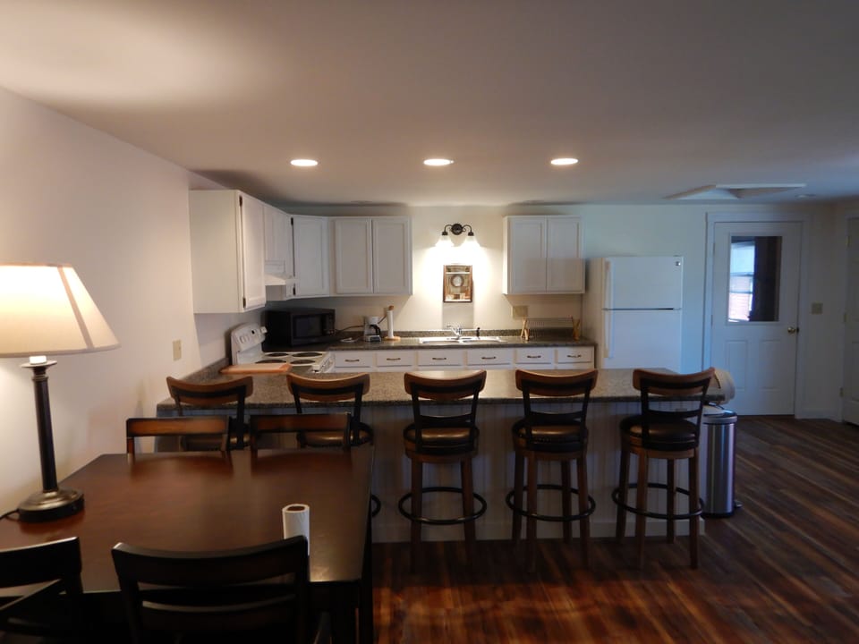 Premium Apartment, 2 Bedrooms, Non Smoking, Kitchen | Private kitchen | Cookware/dishes/utensils