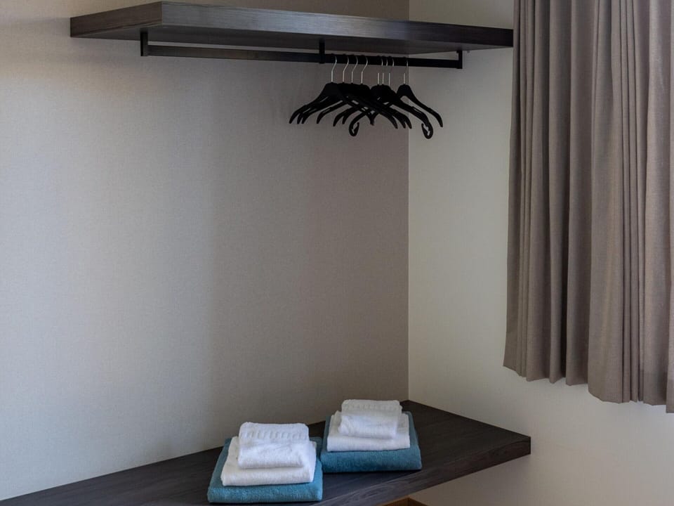 House | 7 bedrooms, individually furnished, bed sheets