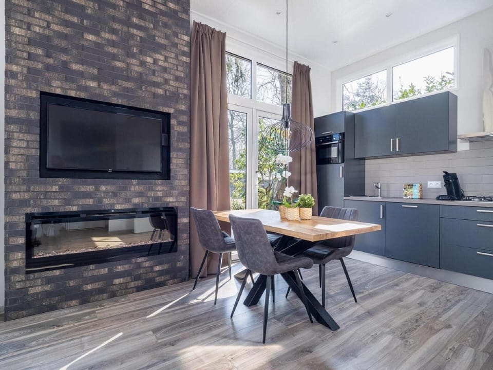 Bungalow | Dining