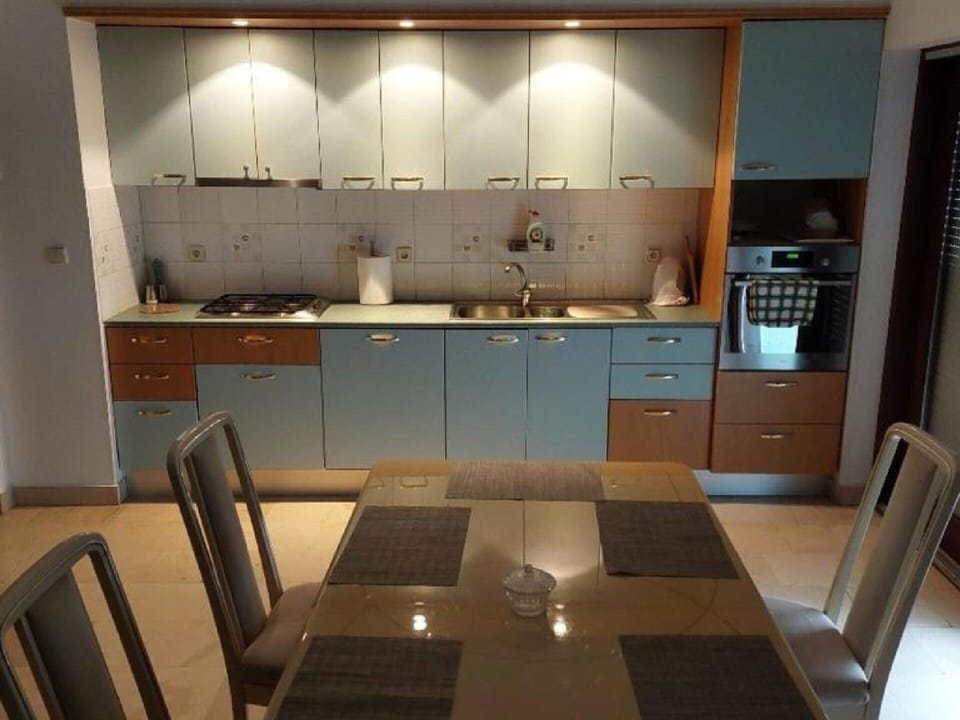 Apartment | Private kitchen | Fridge, microwave, oven, stovetop