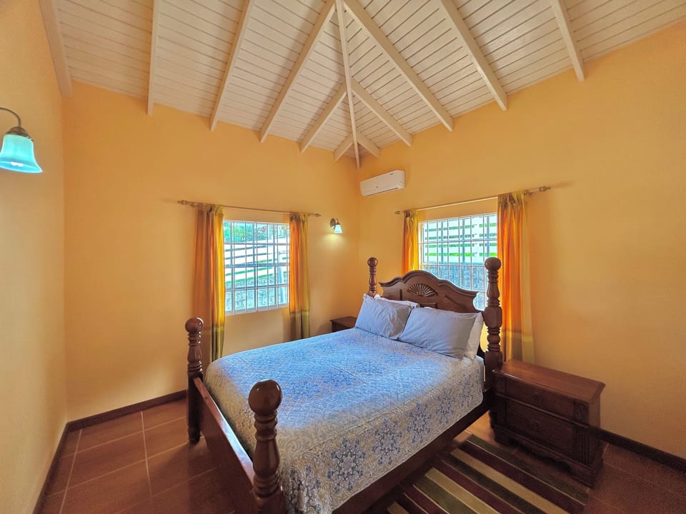Bedrooms with closet space, air-condition & queen size beds