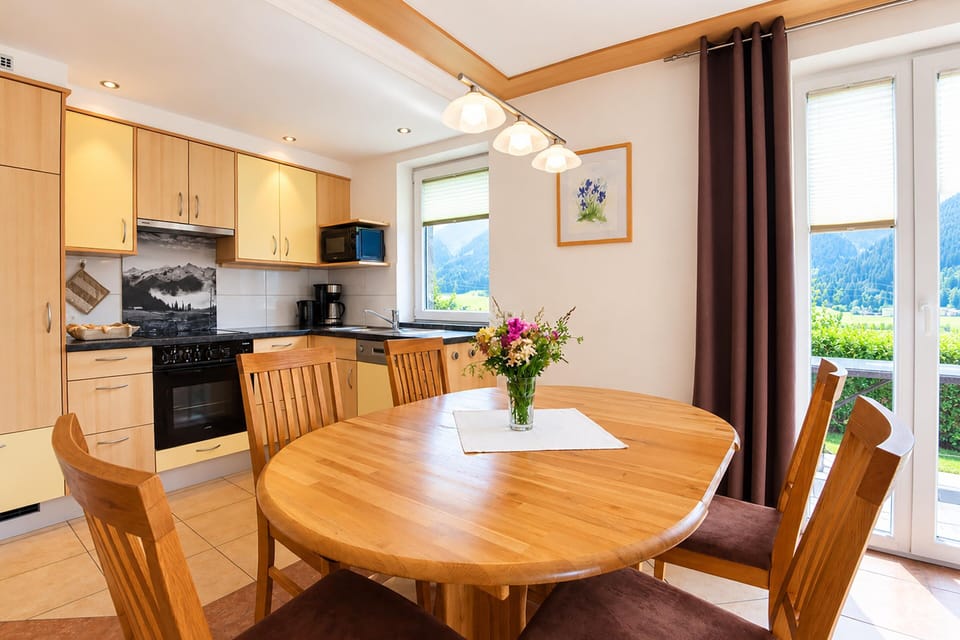 Apartment | Dining
