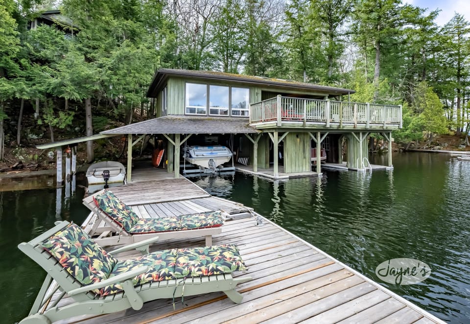 Boathouse, Dock &amp; Lounge Seating