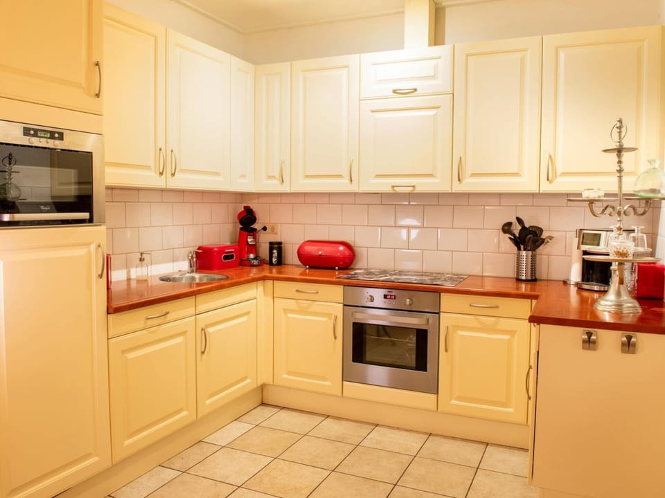 House | Private kitchen | Electric kettle, toaster