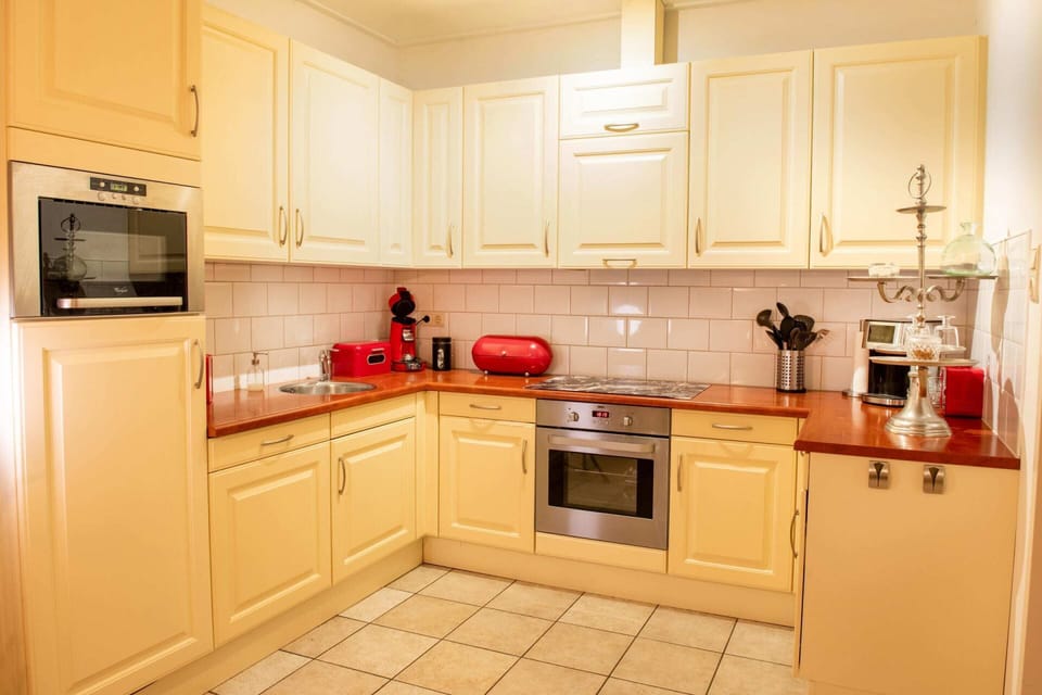 House | Private kitchen | Electric kettle, toaster