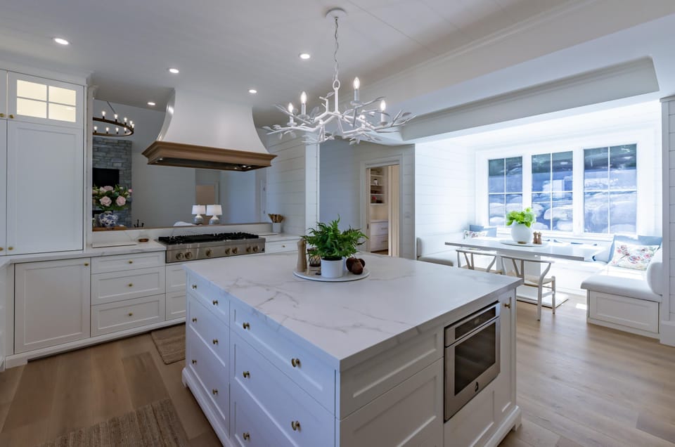 Kitchen &amp; Breakfast Nook