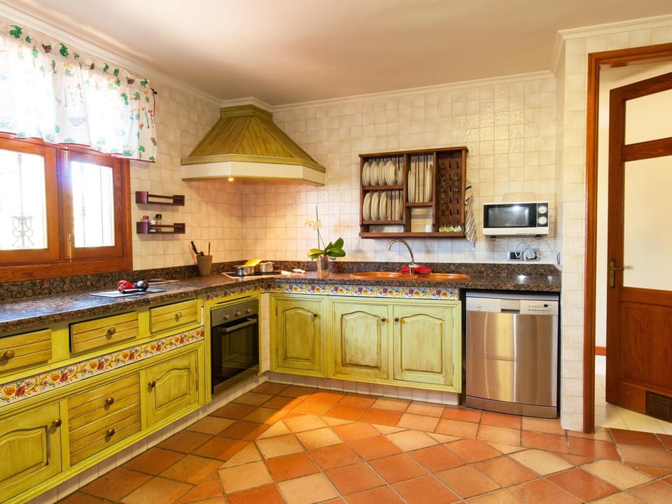 House | Private kitchen | Toaster, highchair