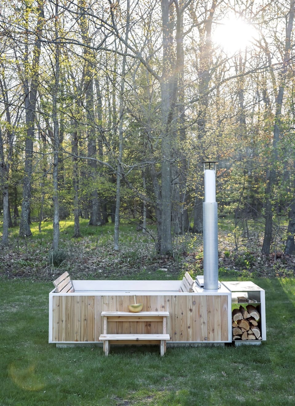 Outdoor spa tub