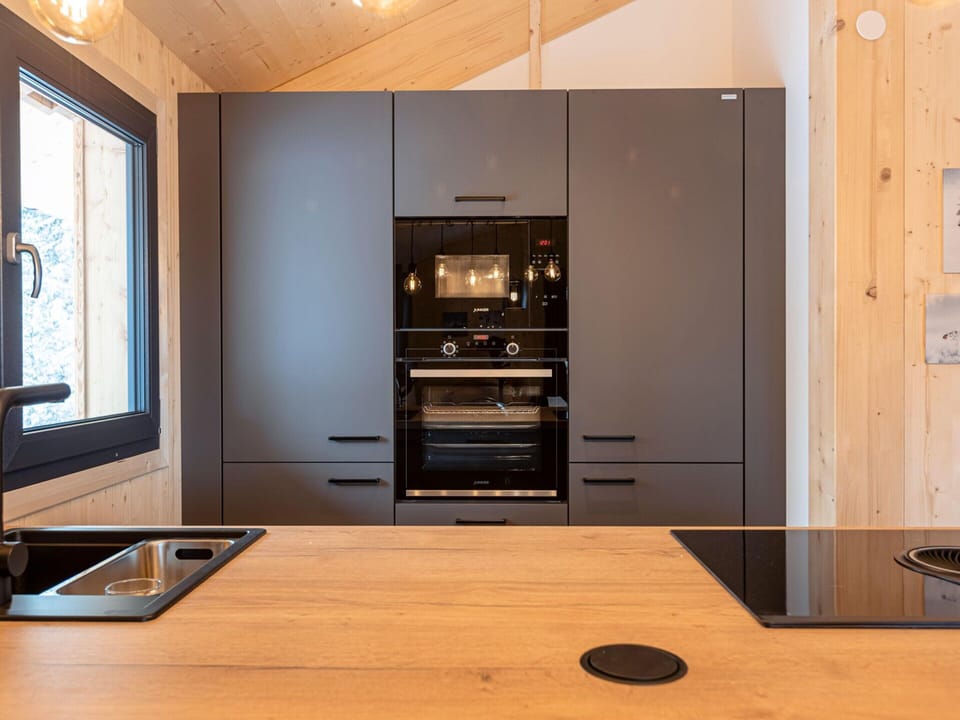 Chalet | Private kitchen | Stovetop, coffee/tea maker