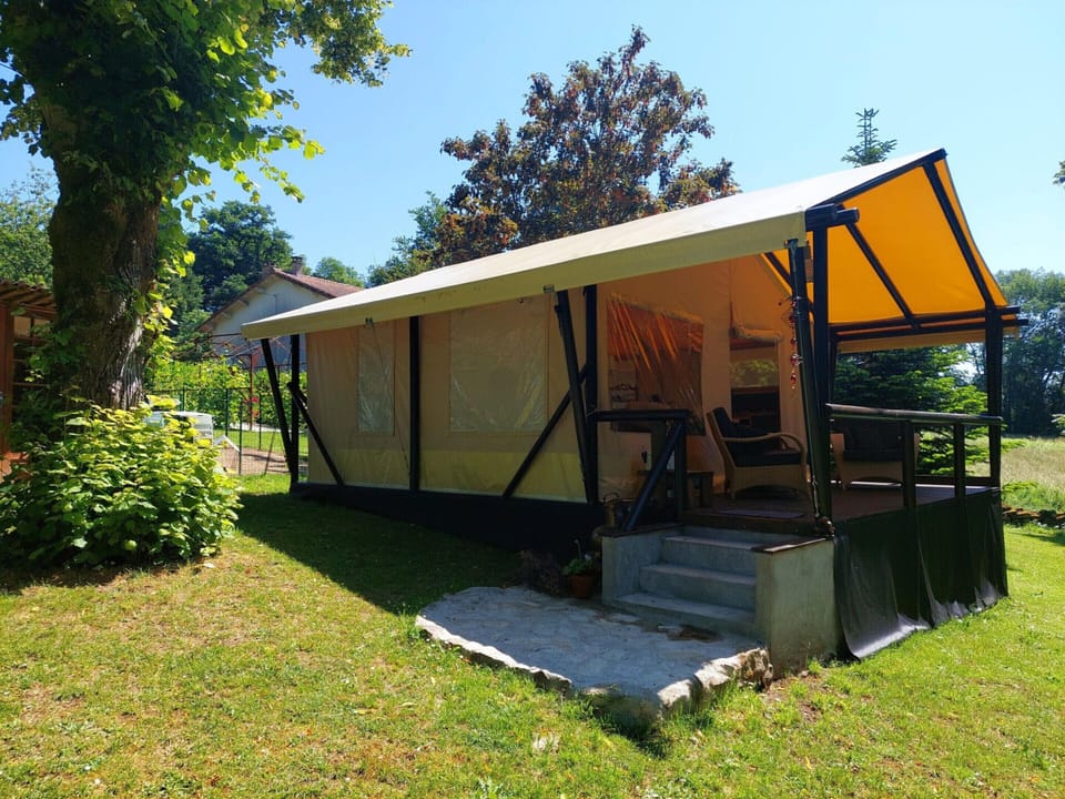 Tent | Exterior
