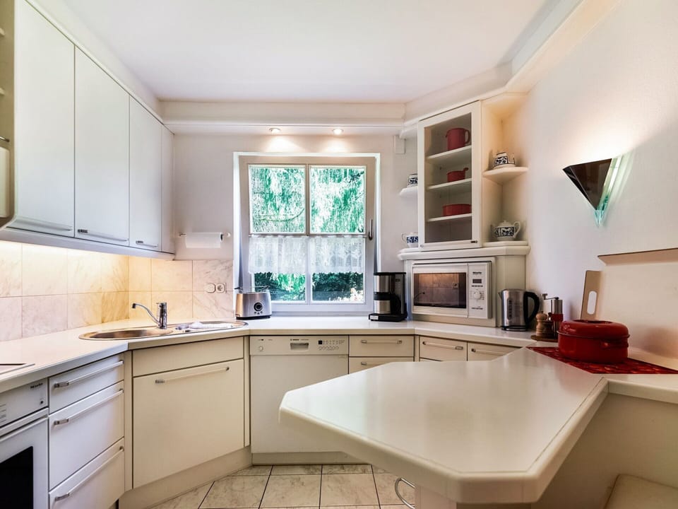 Apartment | Private kitchen | Electric kettle, toaster