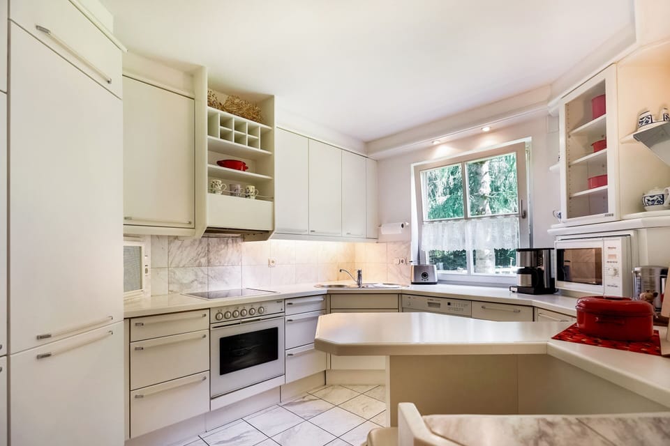 Apartment | Private kitchen | Electric kettle, toaster