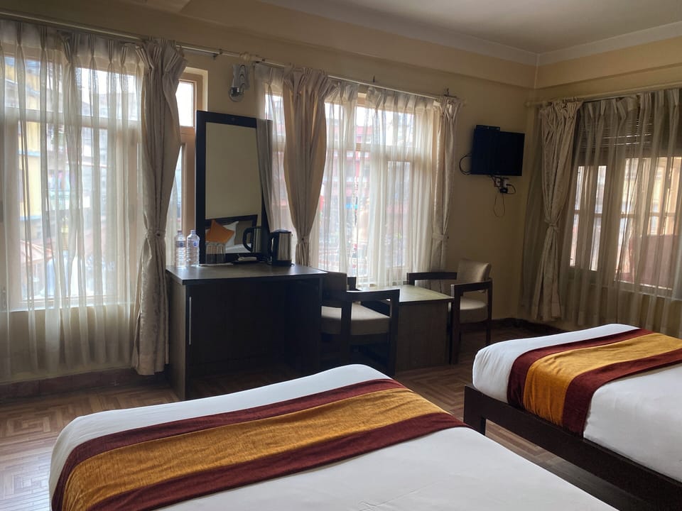 Deluxe Double or Twin Room, 1 Bedroom, Non Smoking, Garden View | Bathroom | Shower, rainfall showerhead, free toiletries, hair dryer