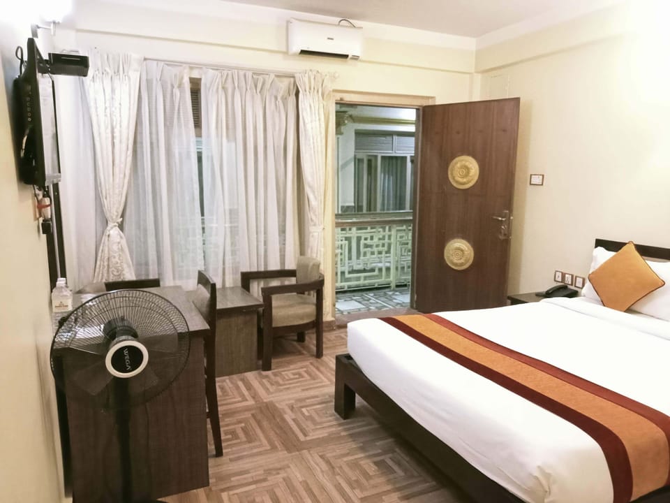Standard Double Room, Non Smoking | Desk, laptop workspace, bed sheets