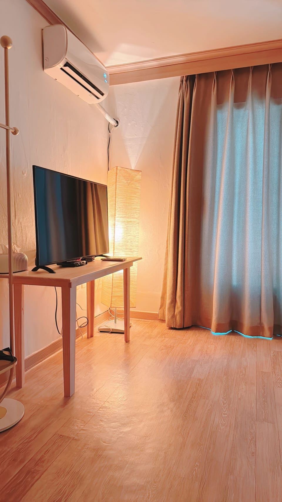 Basic Room, Multiple Beds, Kitchen, Garden View | Television