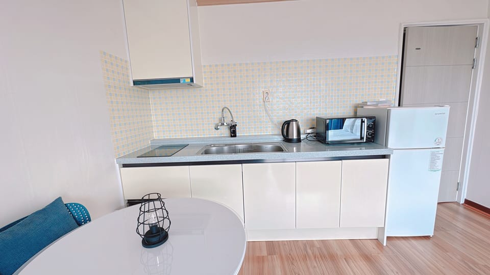 Basic Room, Multiple Beds, Kitchenette, Garden View | Private kitchenette | Mini-fridge