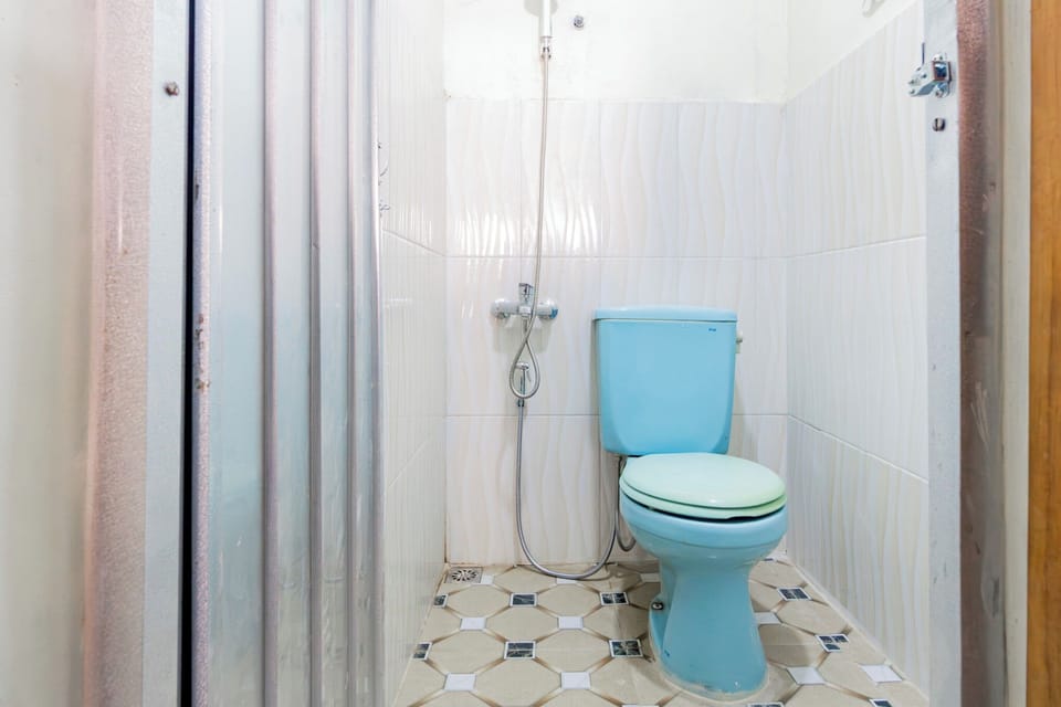 Basic Double Room | Bathroom | Shower, towels, soap