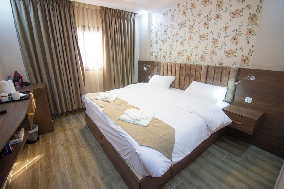 Deluxe Double Room, 1 King Bed | WiFi (free), bed sheets