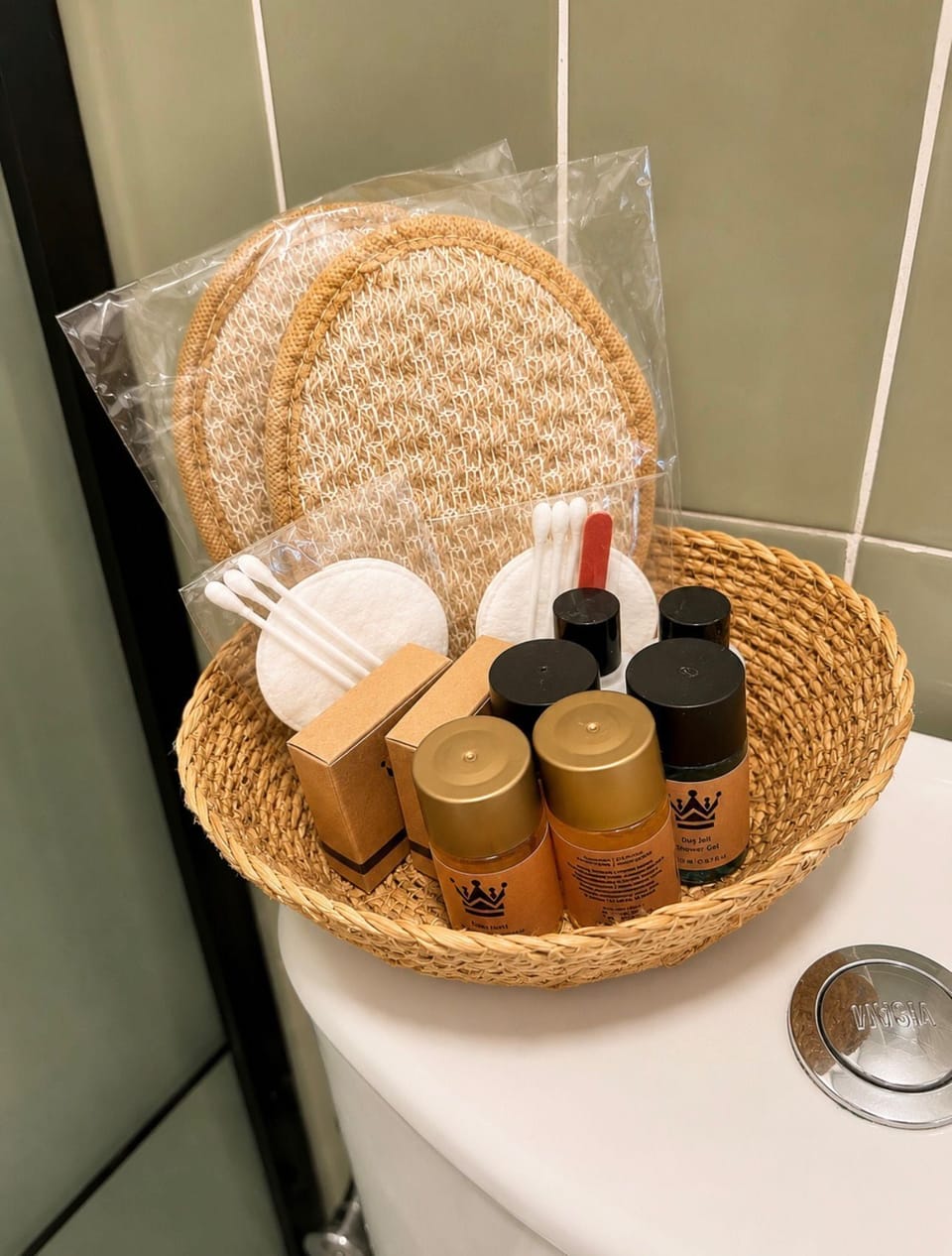 Deluxe Double Room | Bathroom amenities | Shower, hair dryer, slippers, towels