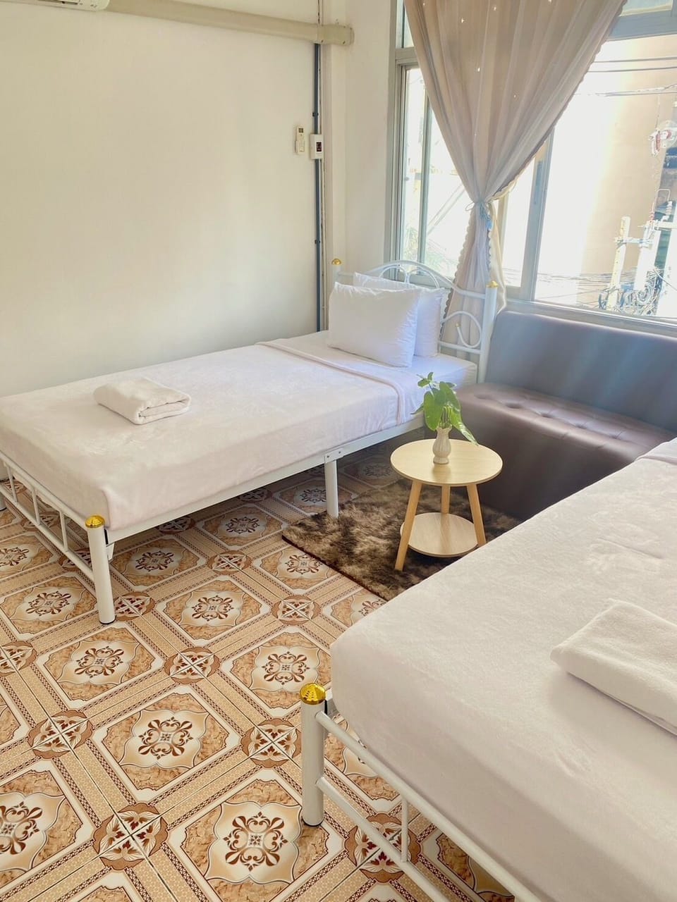 Basic Twin Room | Free WiFi, bed sheets