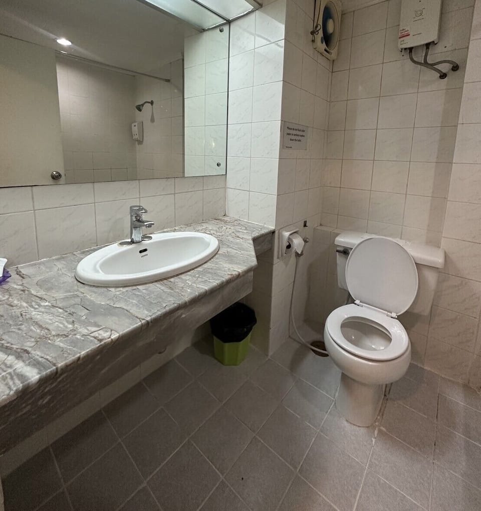 Standard Double Room | Bathroom | Slippers