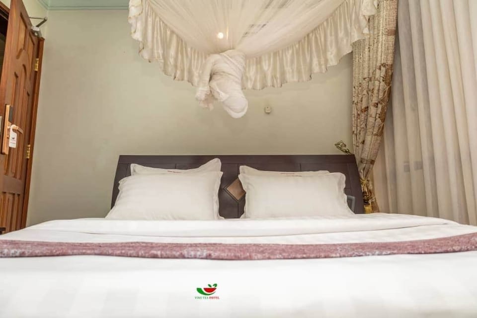 Executive Room, 1 King Bed, Balcony, City View | Premium bedding, in-room safe, soundproofing, free WiFi