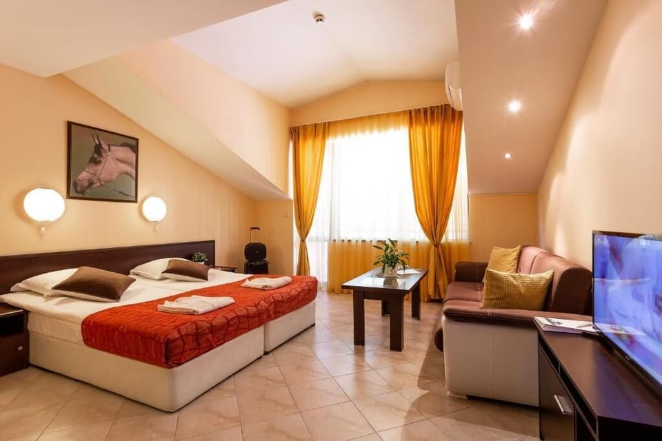 Deluxe Double Room, Mountain View | Free WiFi, bed sheets