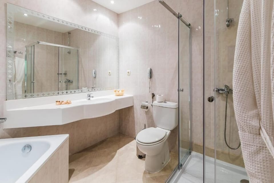 Separate tub and shower, deep soaking tub, rainfall showerhead