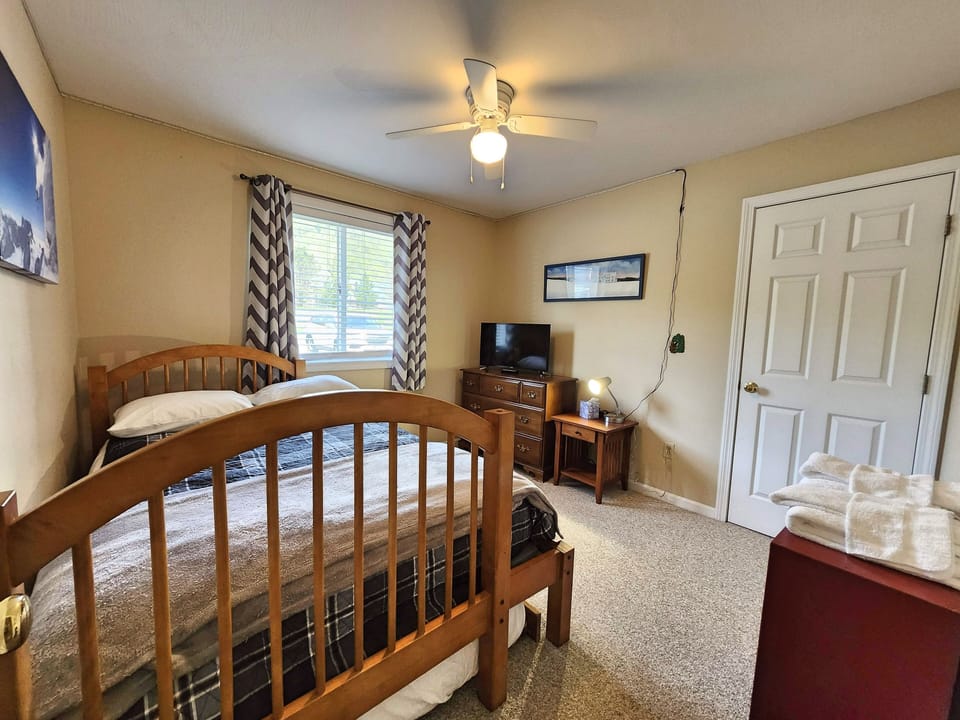 TV in this 3rd bedroom too