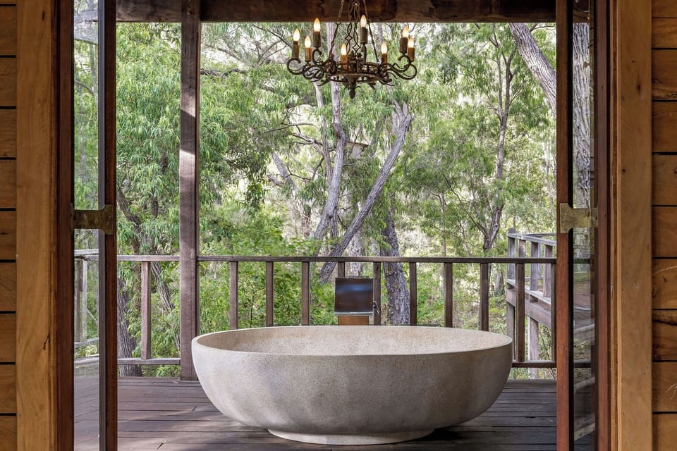 Outdoor bath overlooking the trees