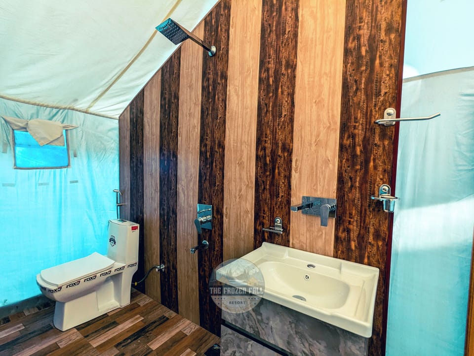 Luxury Tent | Bathroom | Bathrobes, slippers, towels, toilet paper