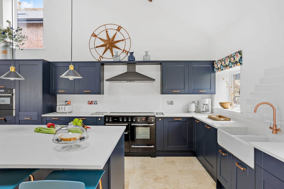 Kitchen with range cooker, microwave, dishwasher - The Shippon