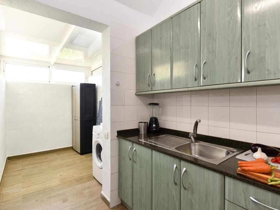 Bungalow | Private kitchen | Highchair