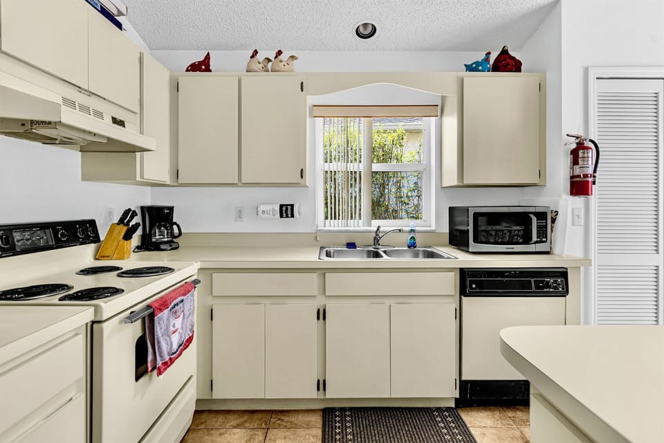 The kitchen has all the facilities that you will need