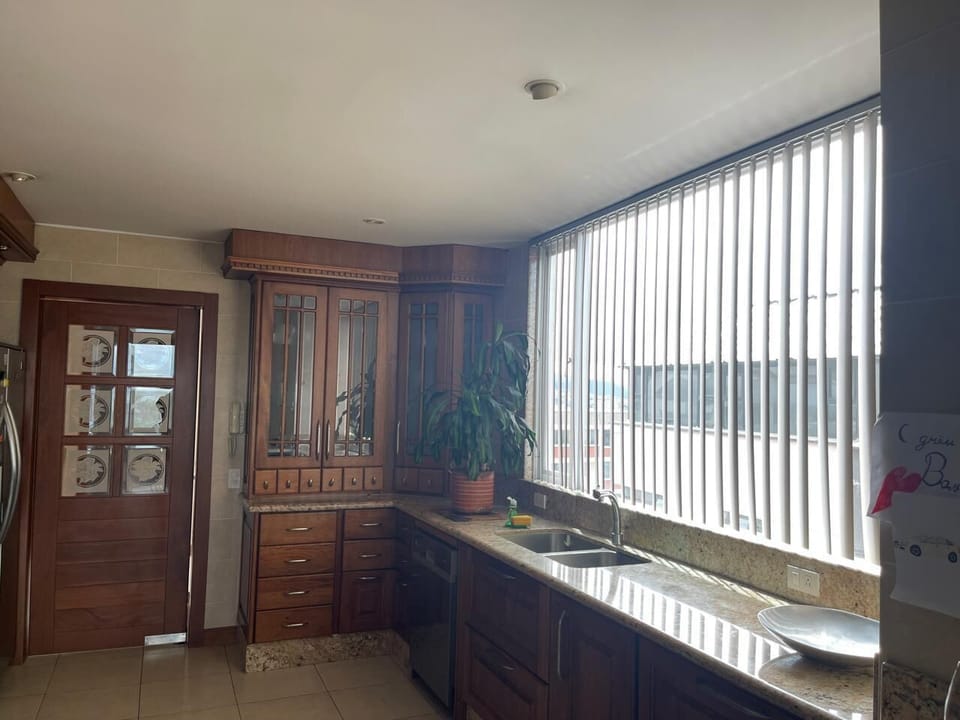 Full kitchen