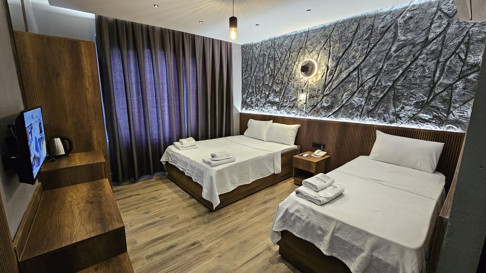 Family Triple Room, 1 Queen Bed | Soundproofing, free WiFi