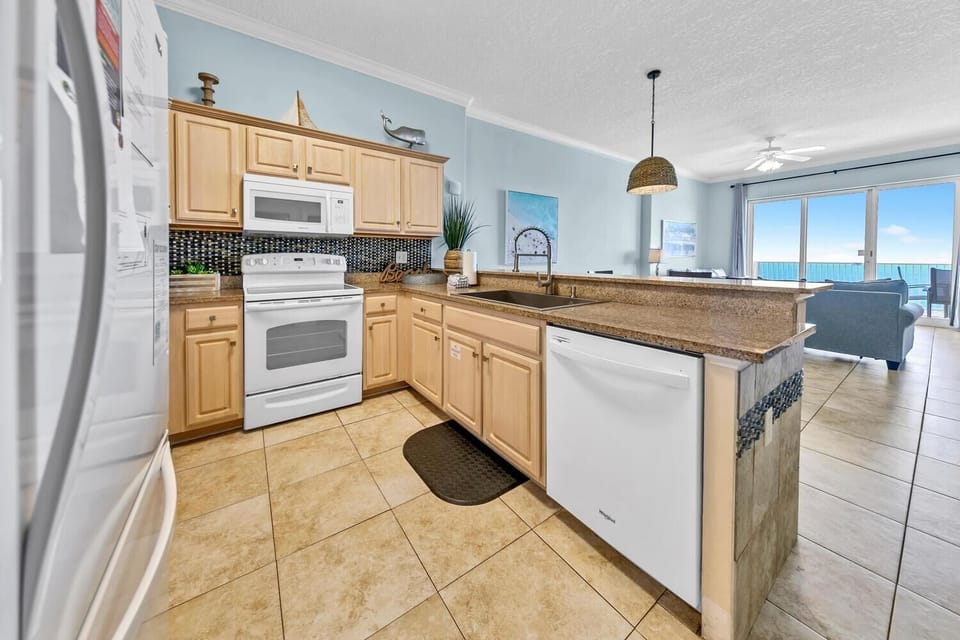 Condo, Multiple Beds (Ocean Villa 2004) | Private kitchen | Oven, cookware/dishes/utensils