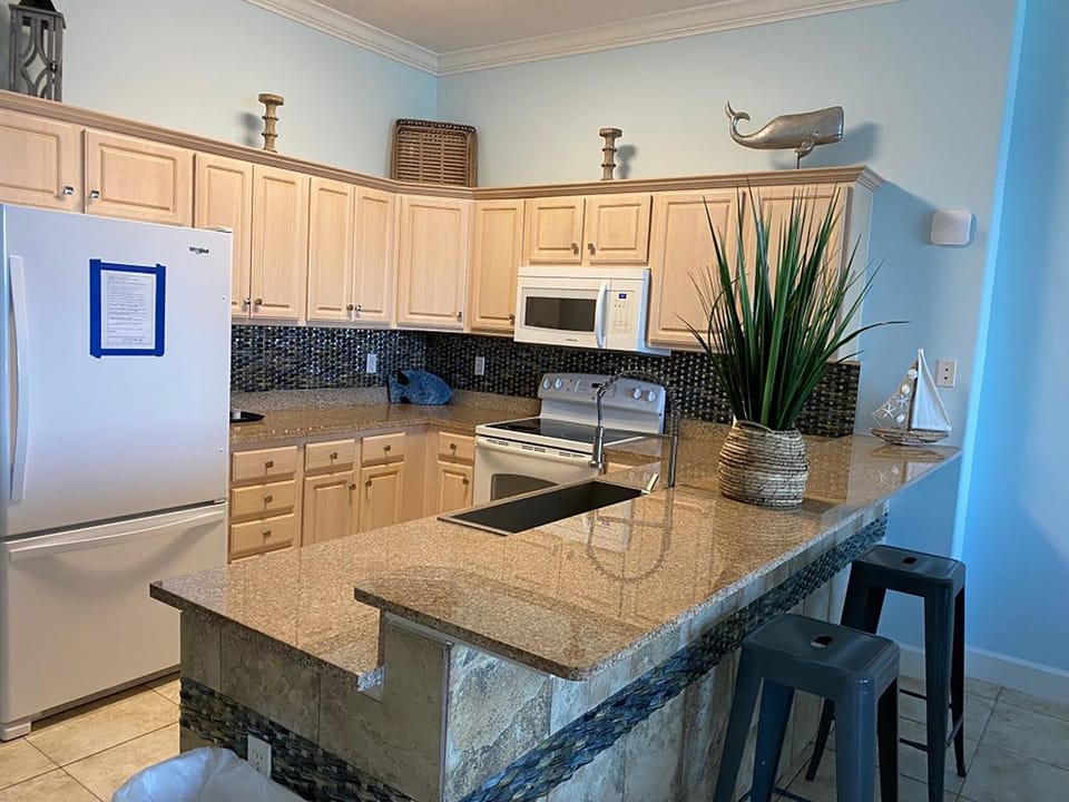 Condo, Multiple Beds (Ocean Villa 2004) | Private kitchen | Oven, cookware/dishes/utensils