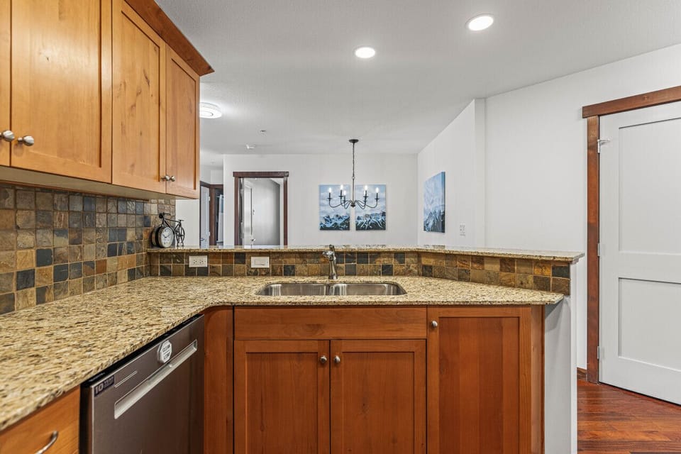 Fully stocked kitchen for all your cooking needs