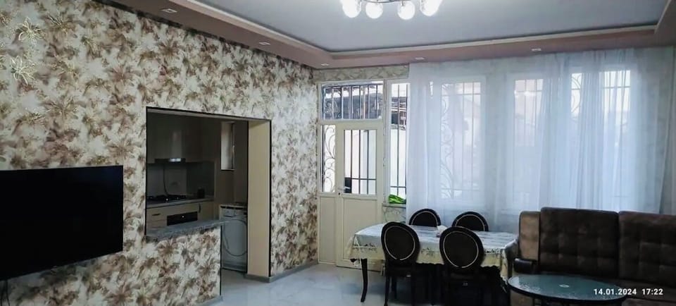 The dining table extends up to 12 people seat. 