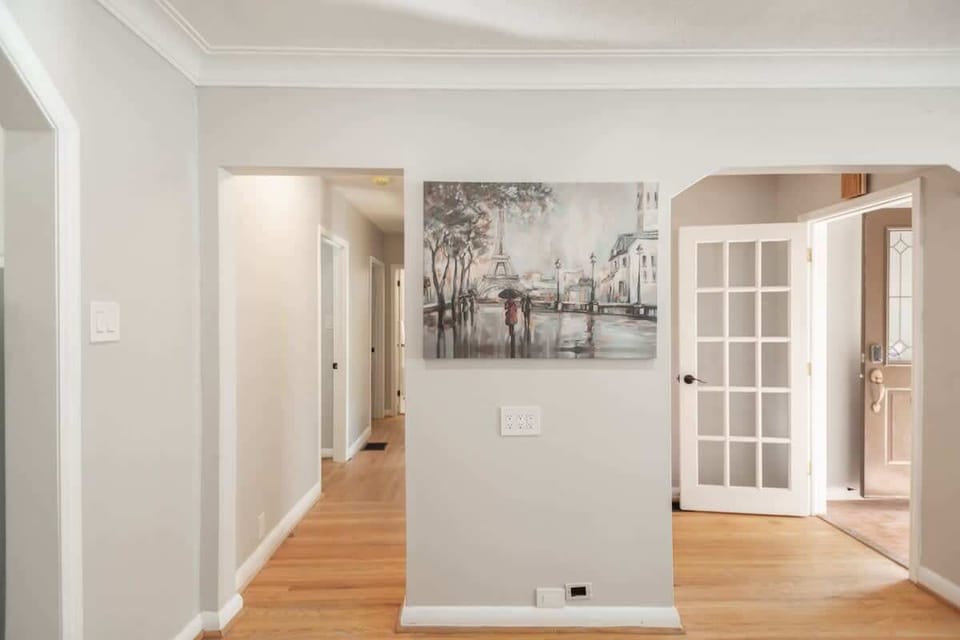 Beautiful Interiors Adorned with Decorative Elegance