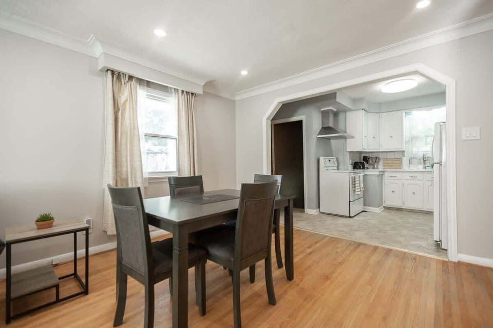 Open Concept Dining Area with a View of the Kitchen