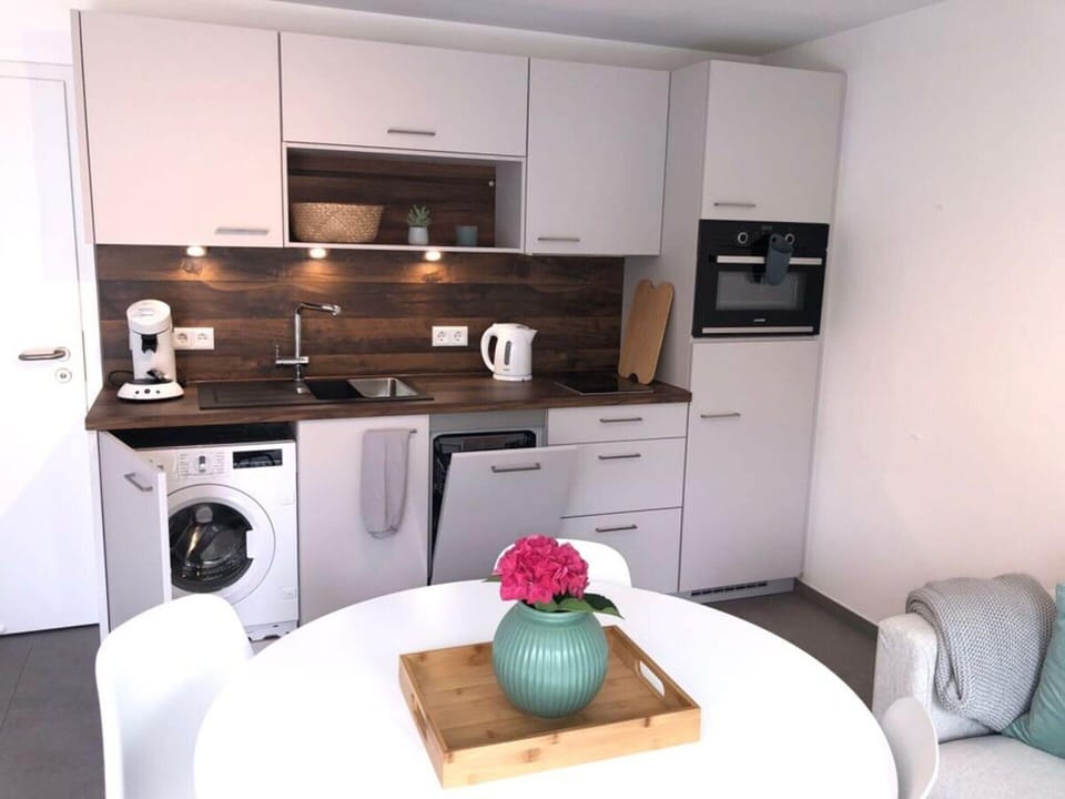 Apartment | Private kitchen | Oven