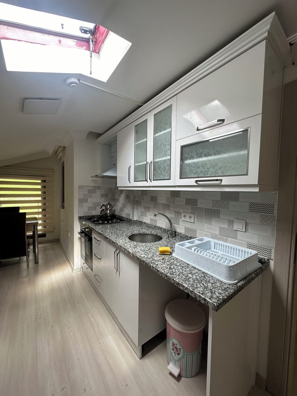 Deluxe Condo, Mountain View | Private kitchen | Fridge, oven, stovetop, cookware/dishes/utensils