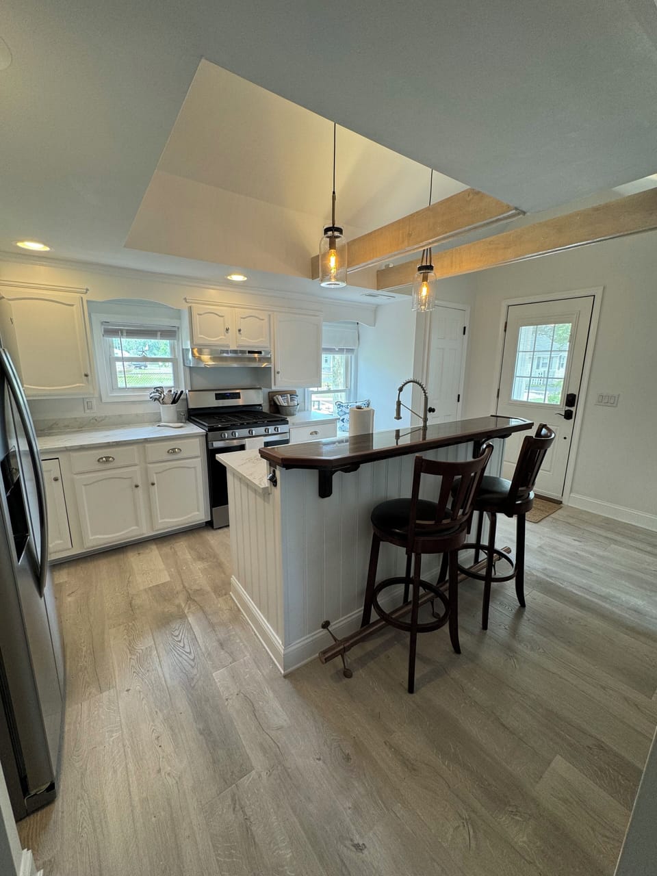 Kitchen breakfast bar