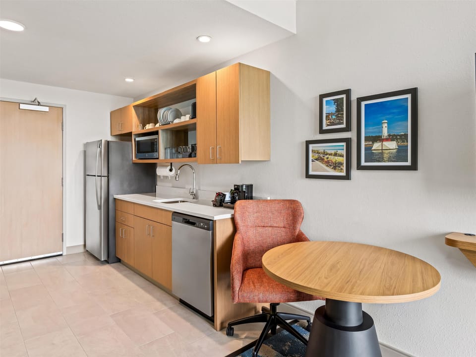 Suite, 1 King Bed, Balcony (Kitchen) | Private kitchen
