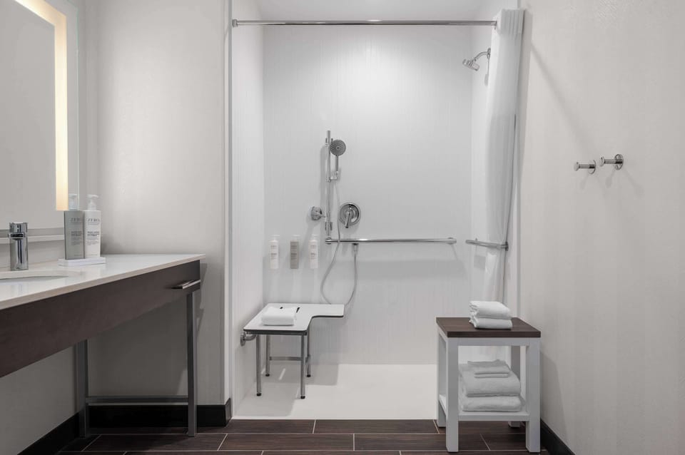 Studio, 1 King Bed, Accessible (Hearing) | Bathroom