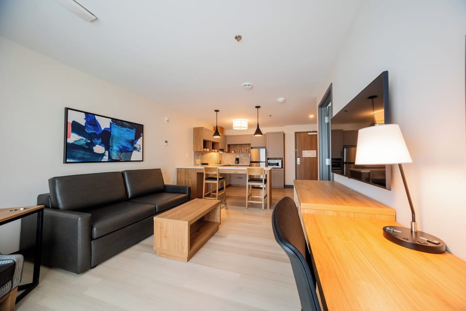 Suite, 1 Bedroom | Desk, laptop workspace, free WiFi, bed sheets