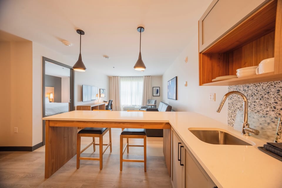 Suite, 1 Bedroom | Desk, laptop workspace, free WiFi, bed sheets